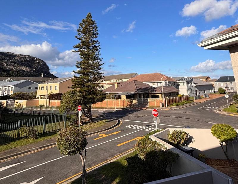 To Let 2 Bedroom Property for Rent in Fish Hoek Western Cape